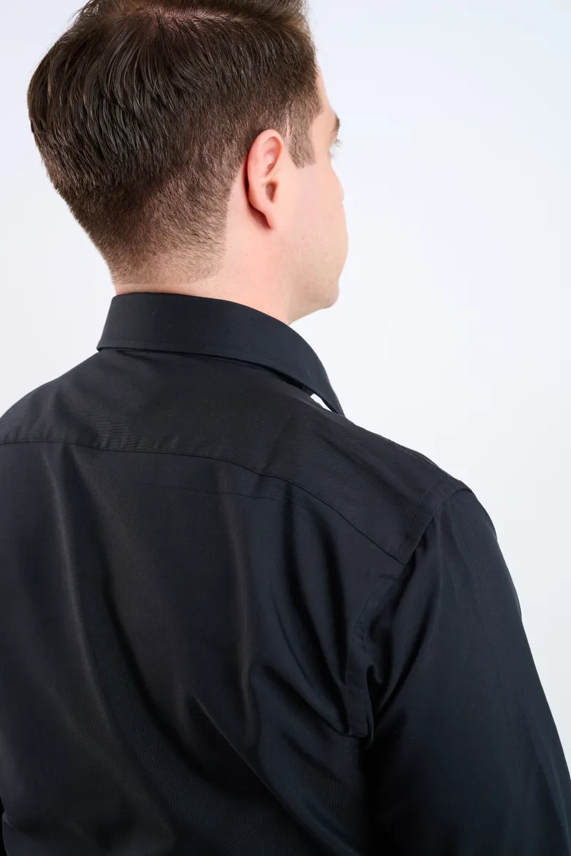 Camisa negra