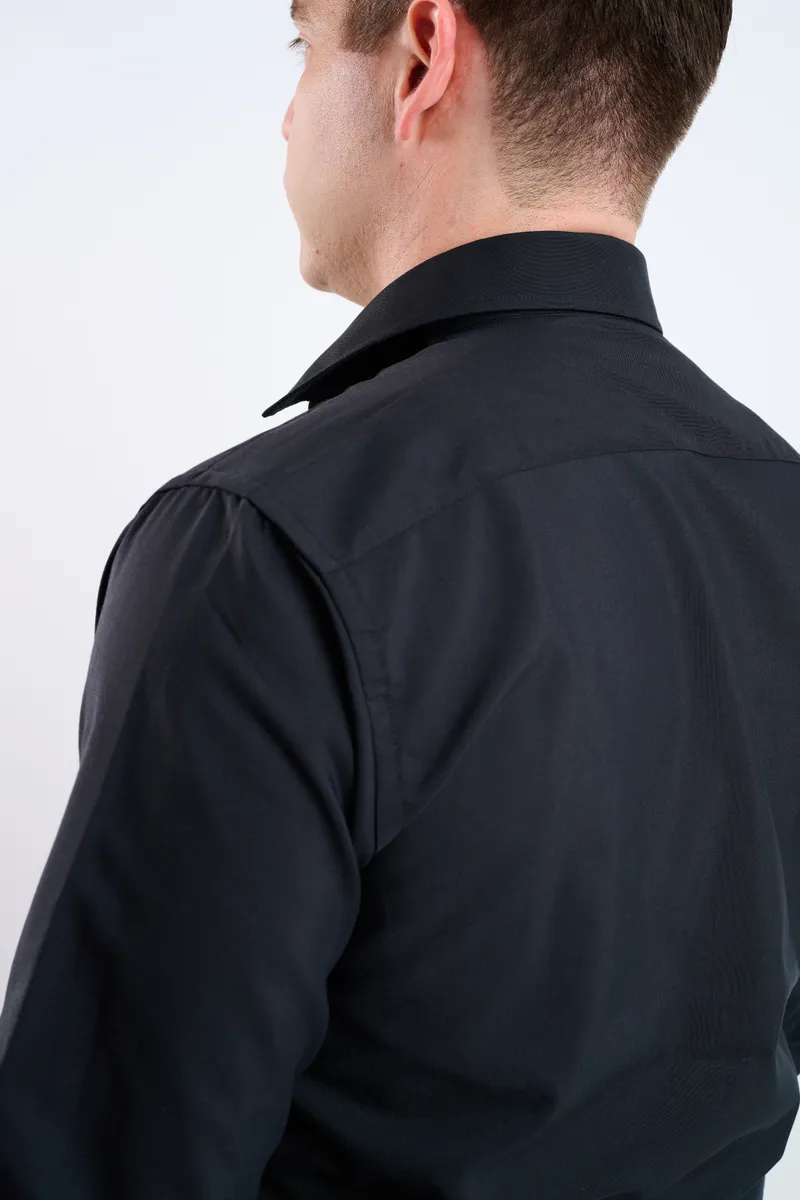 Camisa negra