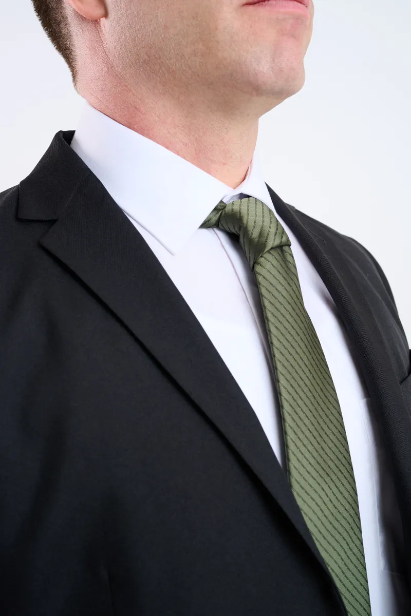 Traje negro básico